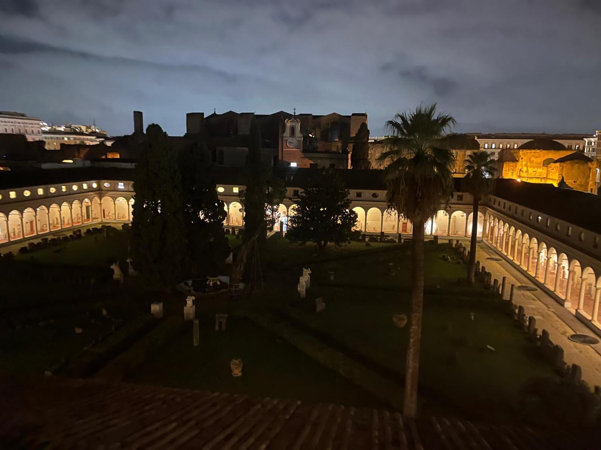 Camera X2 Con Magnifica Vista Sul Chiostro Di Michelangelo E Le Terme Di Diocleziano โรม ภายนอก รูปภาพ
